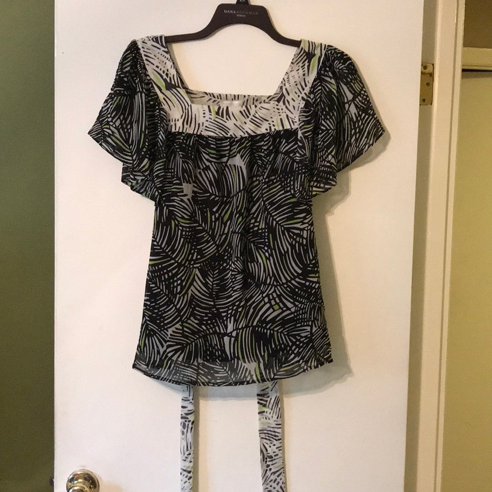 Adorable flutter sleeve shirt with sash!